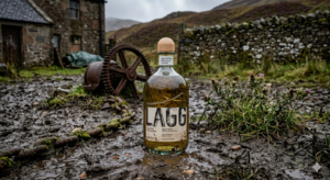 Lagg Kilmory Edition çamurlu bir çiftlik bahçesinde